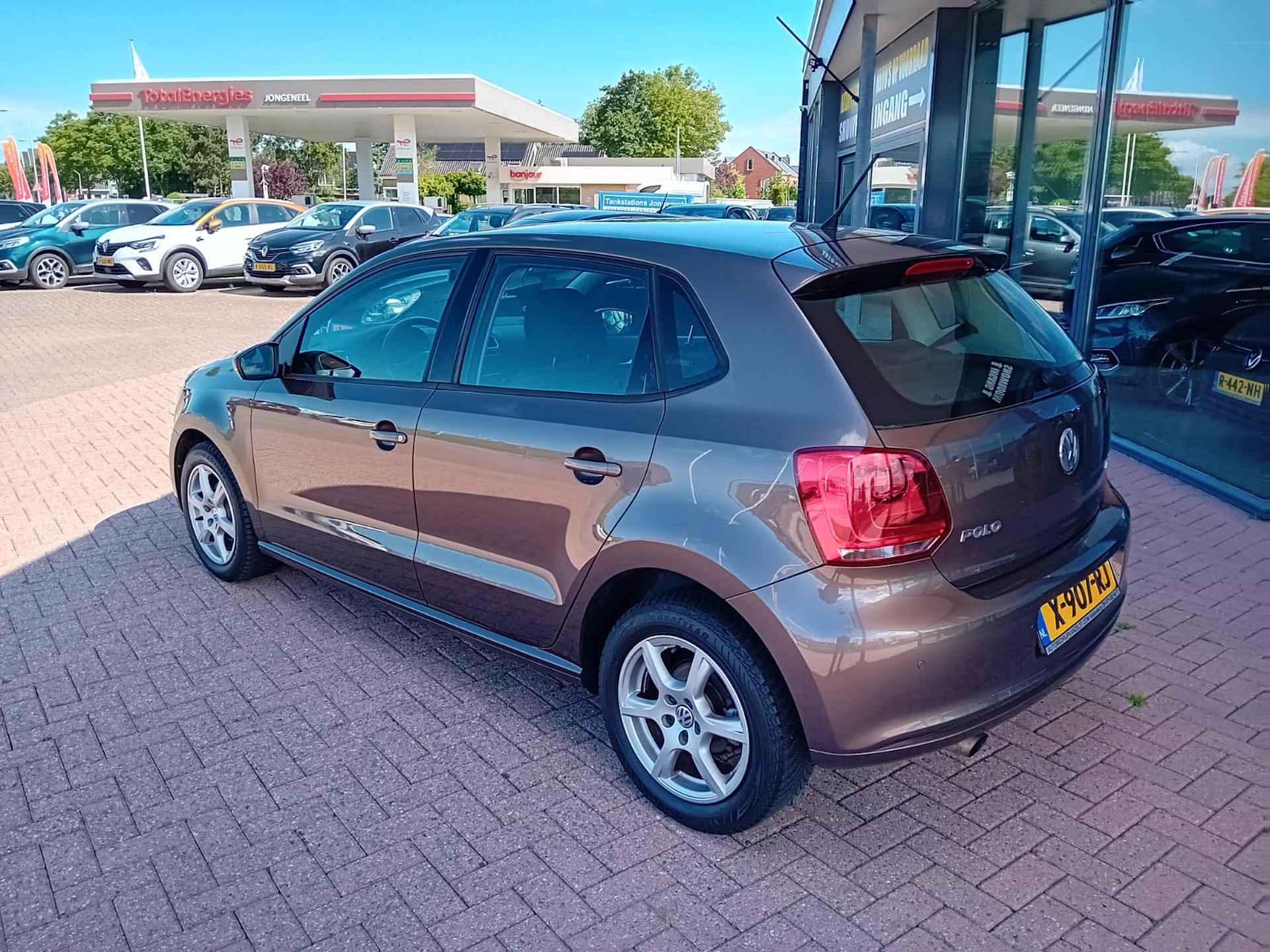 Volkswagen Polo 1.2 TSI Comfortline, Airco, Multimedia systeem, Parkeersensoren, Cruise control, Elektrische ramen en spiegels, Centrale vergren Zeer nette auto, BOVAG - 8/26