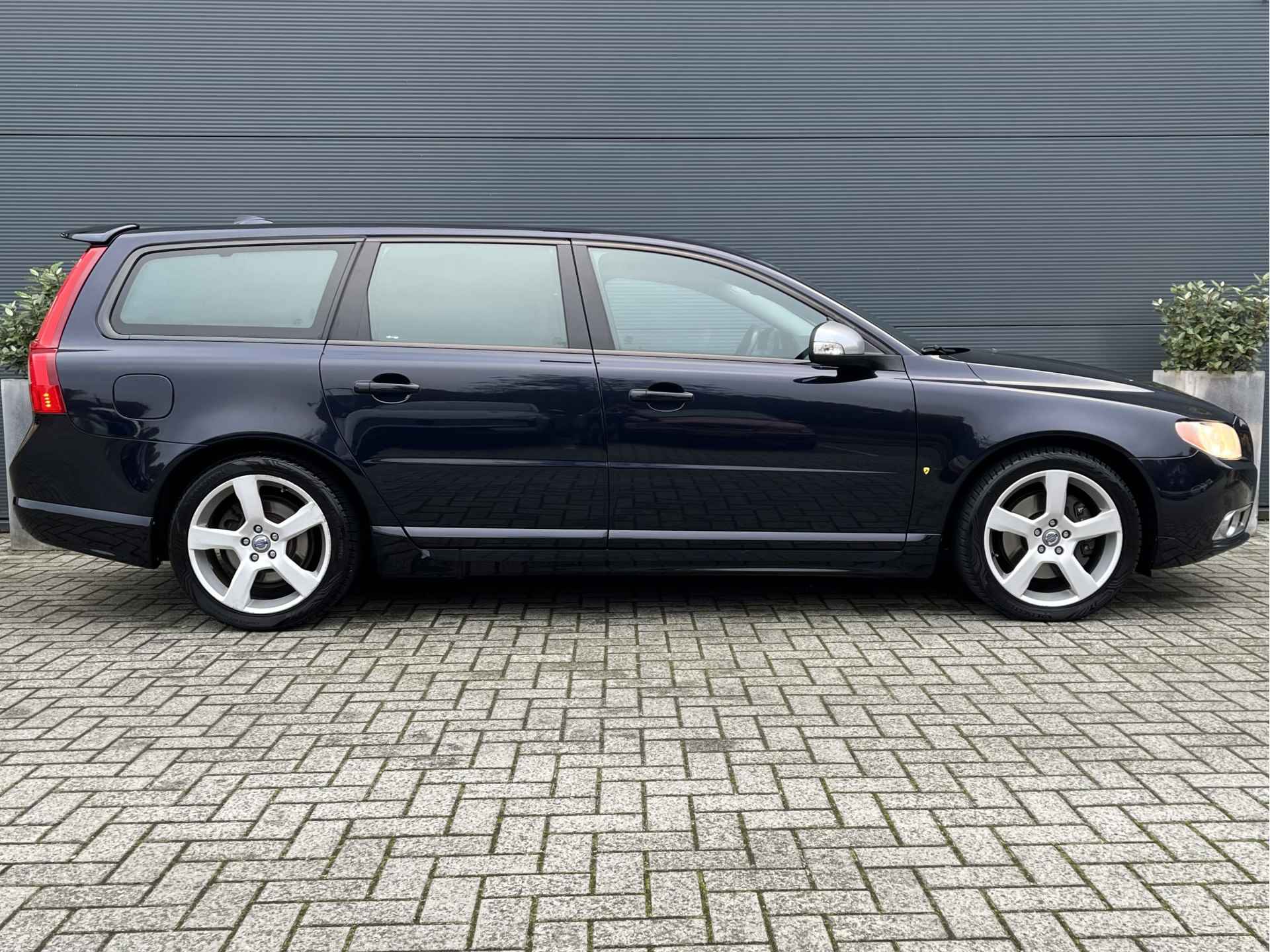 Volvo V70 2.0 D3 R-Design | 5-cillinder! | Trekhaak | All-season | RTI | Cruise Control | - 2/23