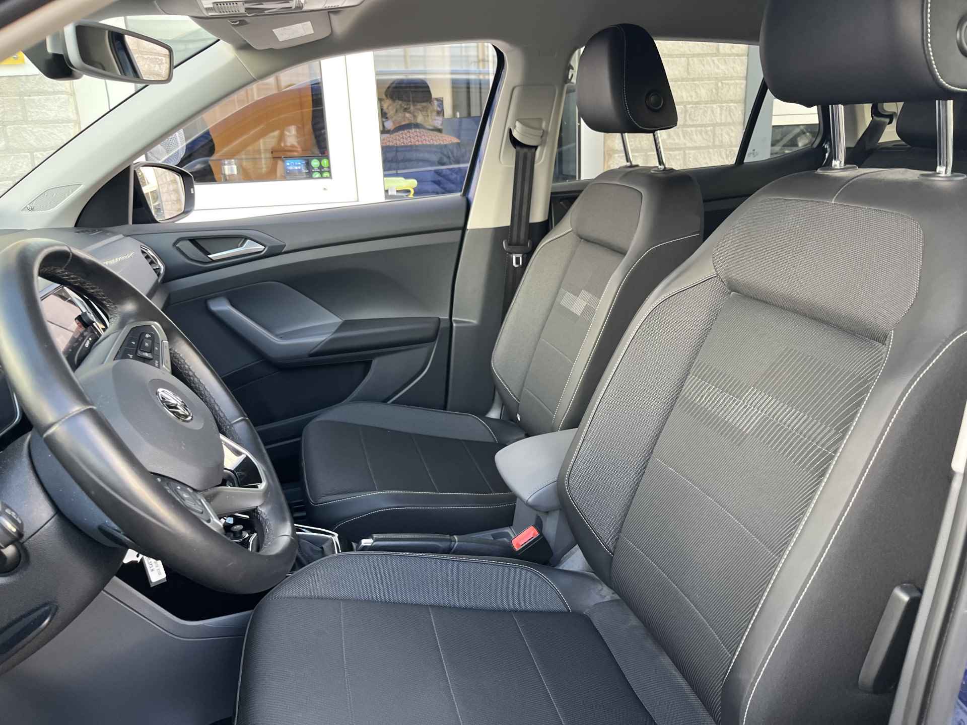 Volkswagen T-Cross 1.5 TSI R-Line / AUTOMAAT/ 150 PK/ CAMERA/ PARK. SENSOREN/ LED/ DODE HOEK/ STOEL VERWARM./ DIGITAL DASHBOARD/ ADAPT. CRUISE/ APP CONNECT/ NAVI/ CLIMA/ - 7/27