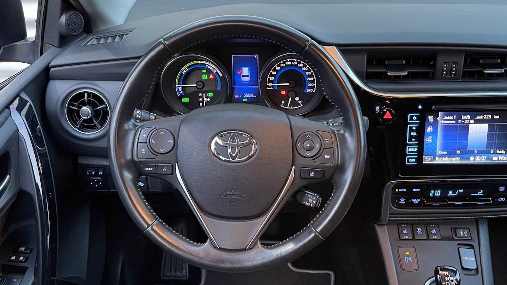 TOYOTA Auris 1.8 Hybride Dynamic Airco Trekhaak Navi Cruise Stoelverwarming - 11/35