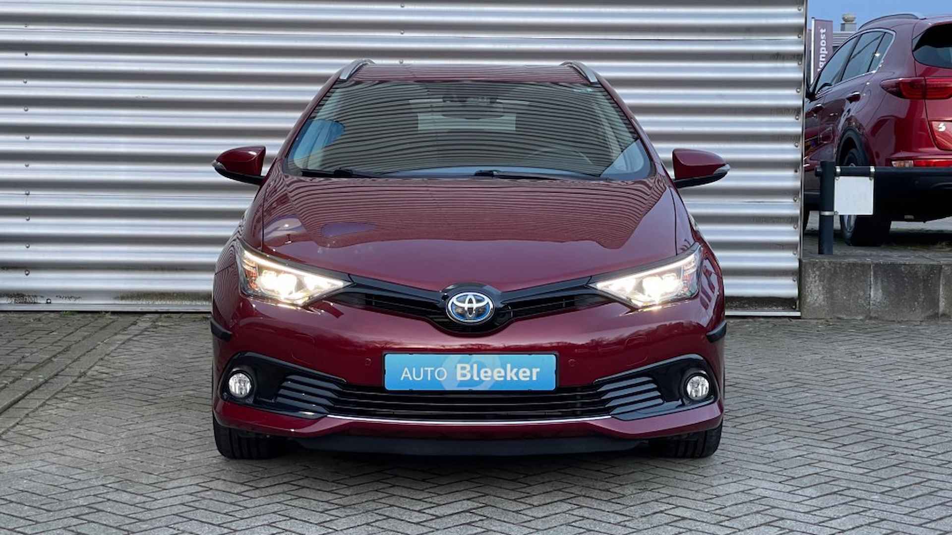 TOYOTA Auris 1.8 Hybride Dynamic Airco Trekhaak Navi Cruise Stoelverwarming - 19/35