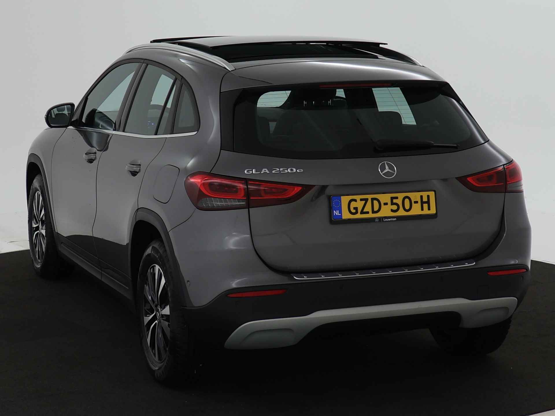 Mercedes-Benz GLA 250 e Plug-In Hybride | Panoramadak | Achteruitrijcamera | Led koplampen | Inclusief 24 maanden MB Certified garantie voor Europa. - 17/45