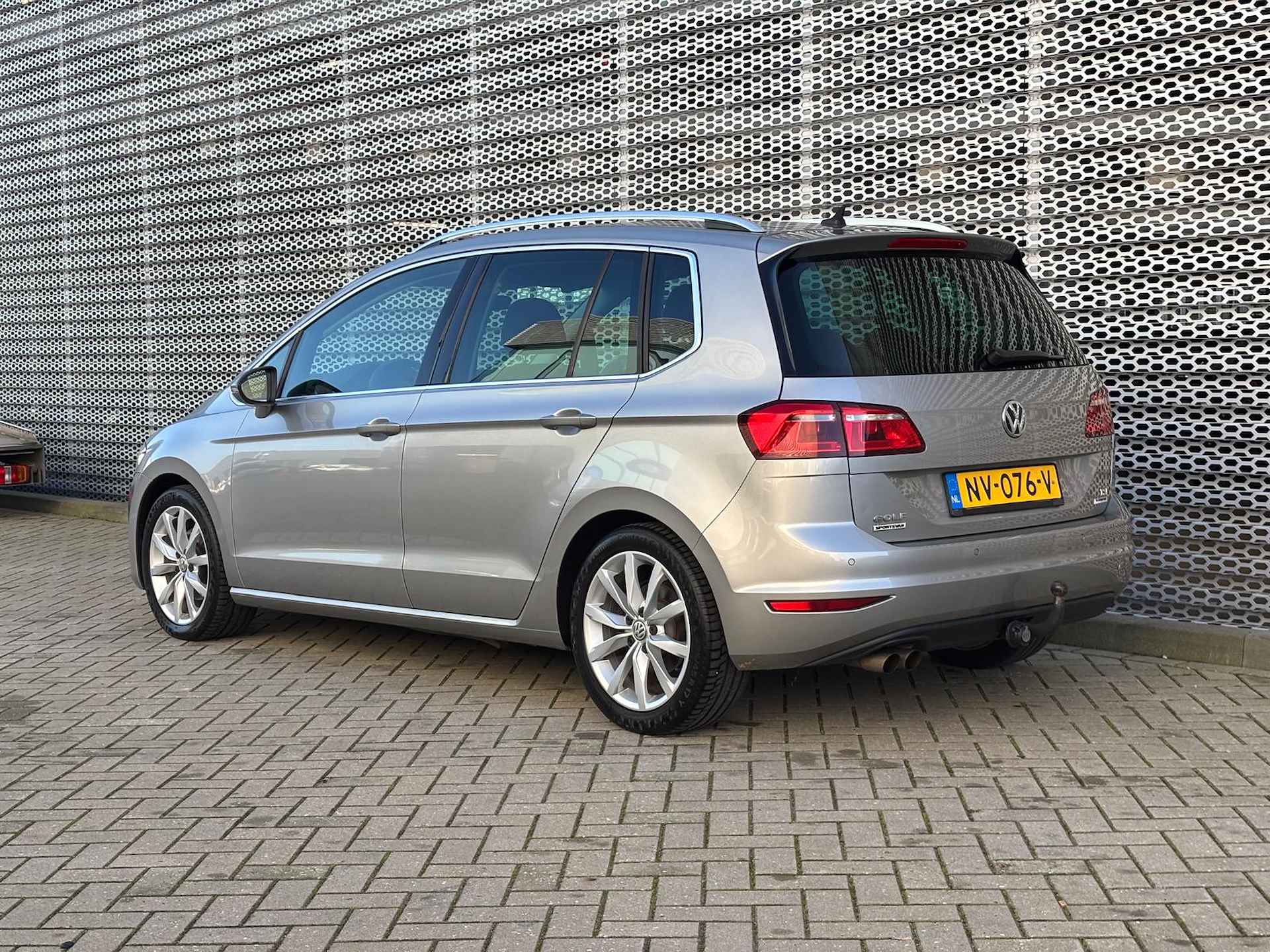 Volkswagen Golf Sportsvan 1.4 TSI Highline / 17" LMV / Achteruitrijcamera / Sportonderstel / Alarmsysteem - 6/29