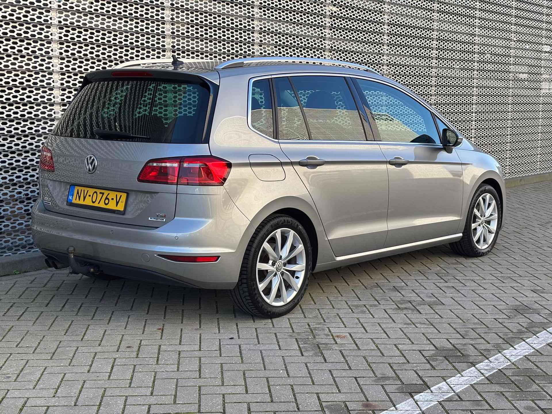 Volkswagen Golf Sportsvan 1.4 TSI Highline / 17" LMV / Achteruitrijcamera / Sportonderstel / Alarmsysteem - 8/29