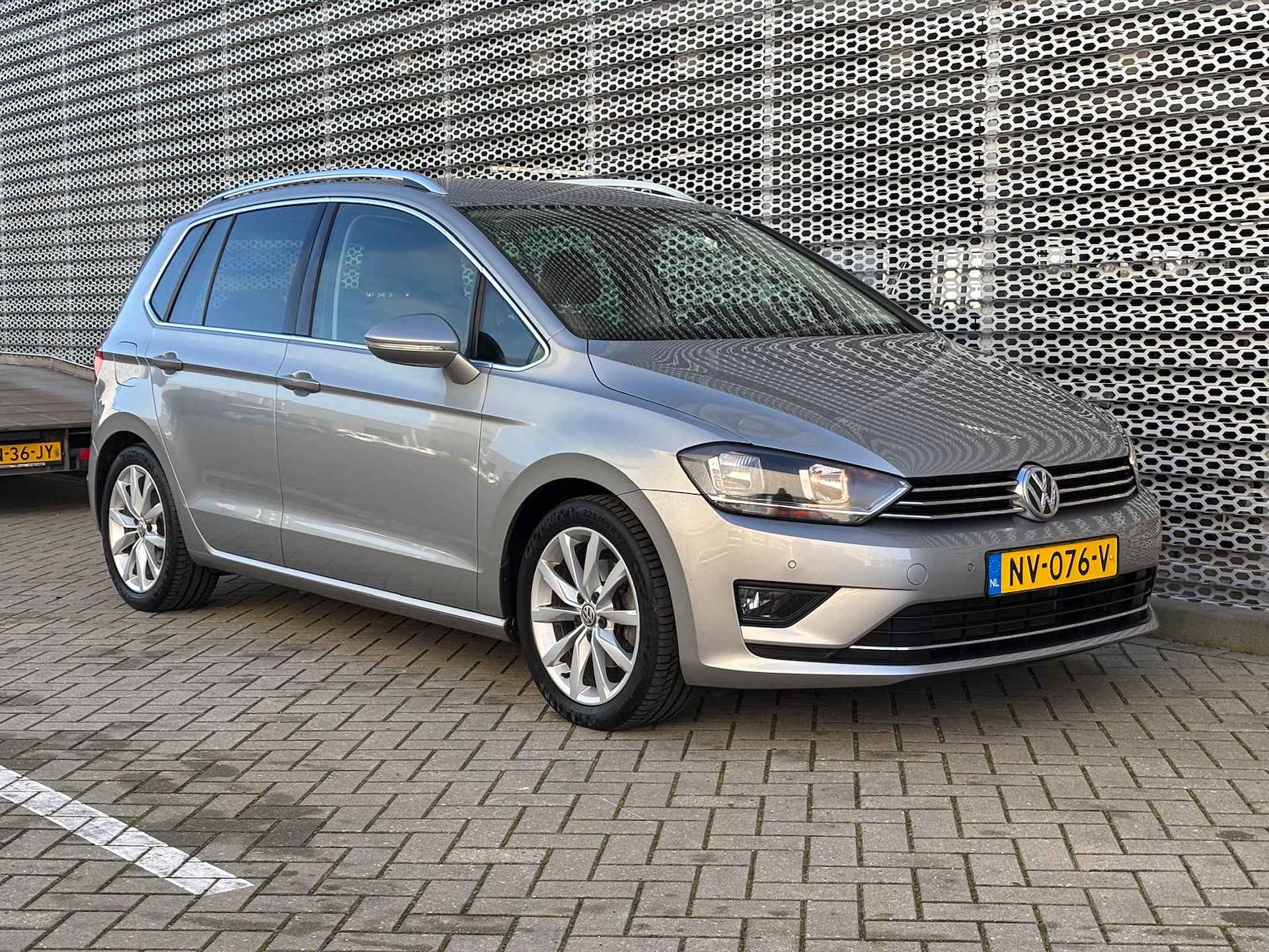 Volkswagen Golf Sportsvan 1.4 TSI Highline / 17" LMV / Achteruitrijcamera / Sportonderstel / Alarmsysteem - 10/29