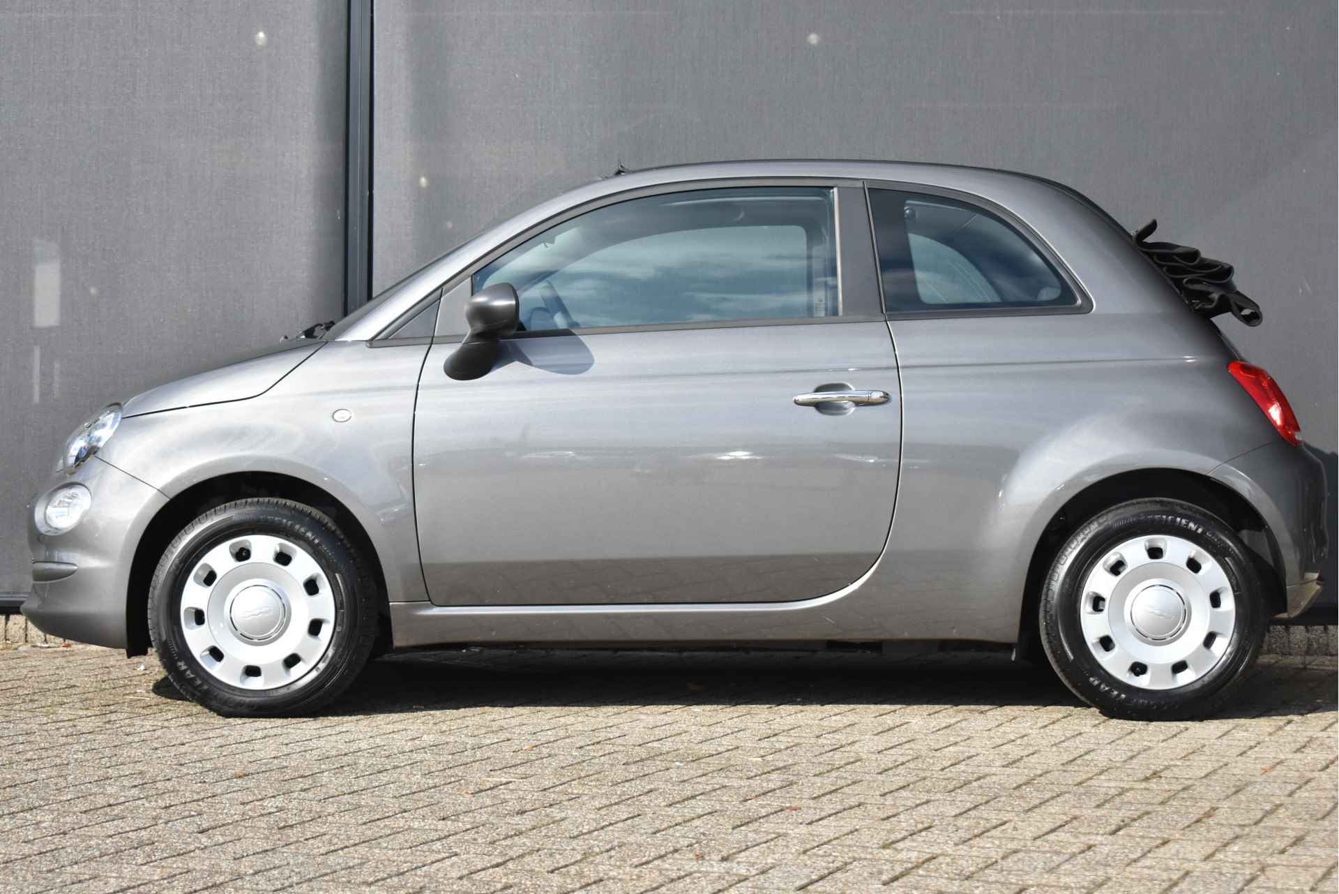 Fiat 500 Cabrio 1.0 Hybrid | Navigatie by App | Nieuwstaat! | Airco | Apple Carplay | Android Auto | Bluetooth-Telefoonverbinding | !! - 4/42