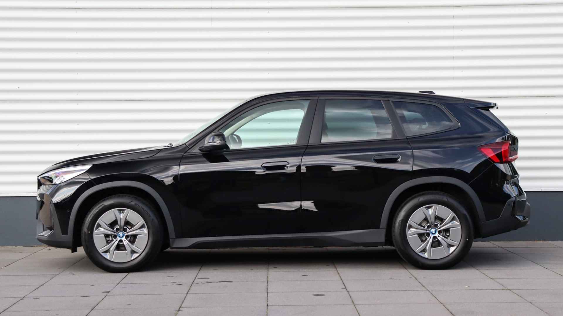 BMW iX1 xDrive30 Launch Edition | Achteruitrijcamera | Widescreen | Leder - 2/23
