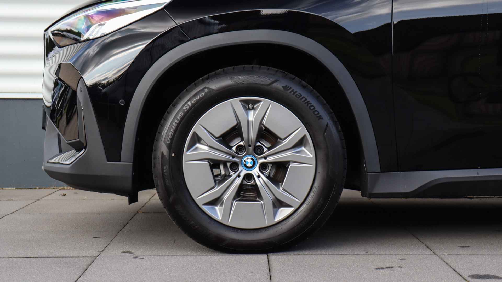 BMW iX1 xDrive30 Launch Edition | Achteruitrijcamera | Widescreen | Leder - 4/23