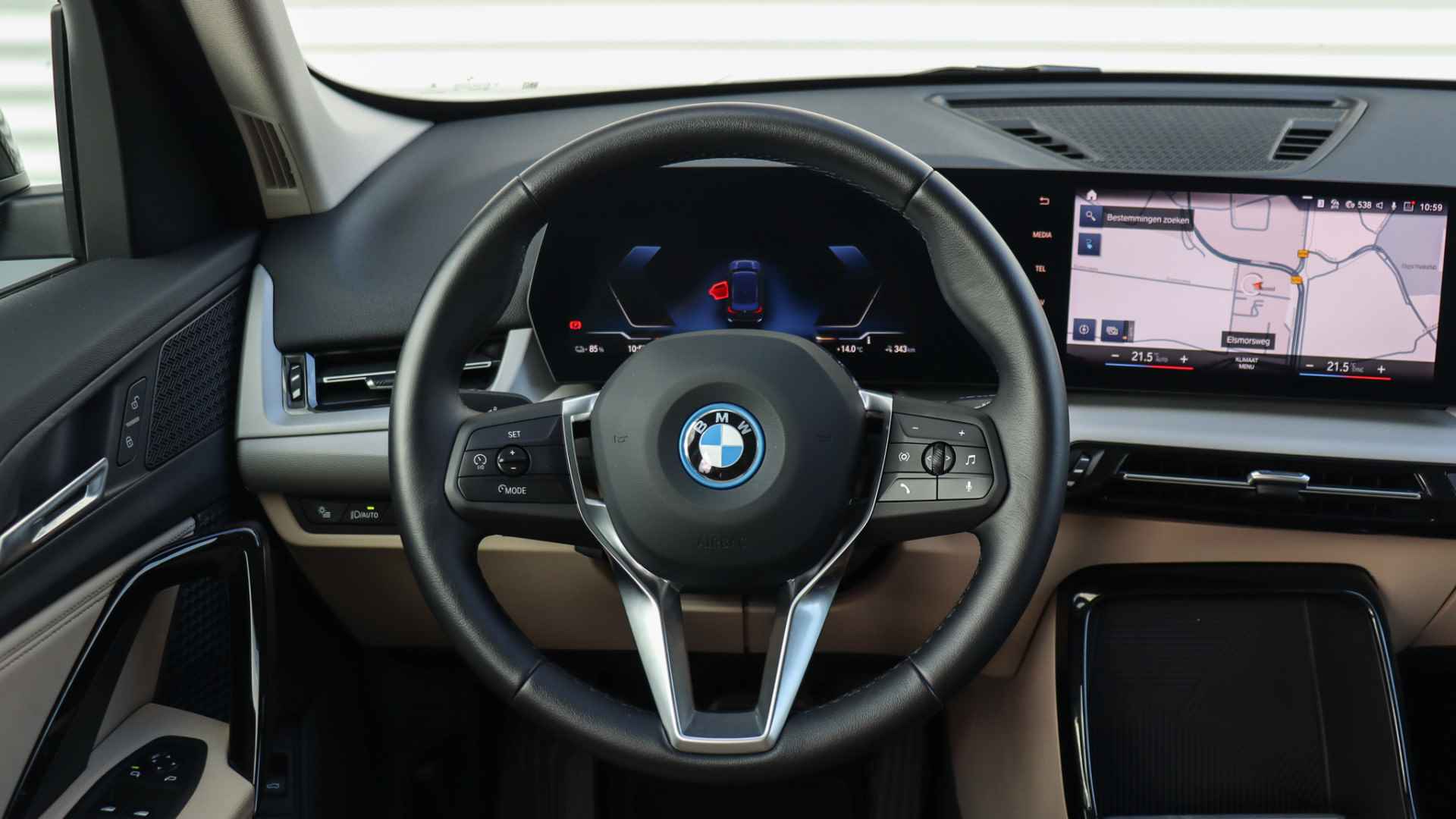 BMW iX1 xDrive30 Launch Edition | Achteruitrijcamera | Widescreen | Leder - 5/23