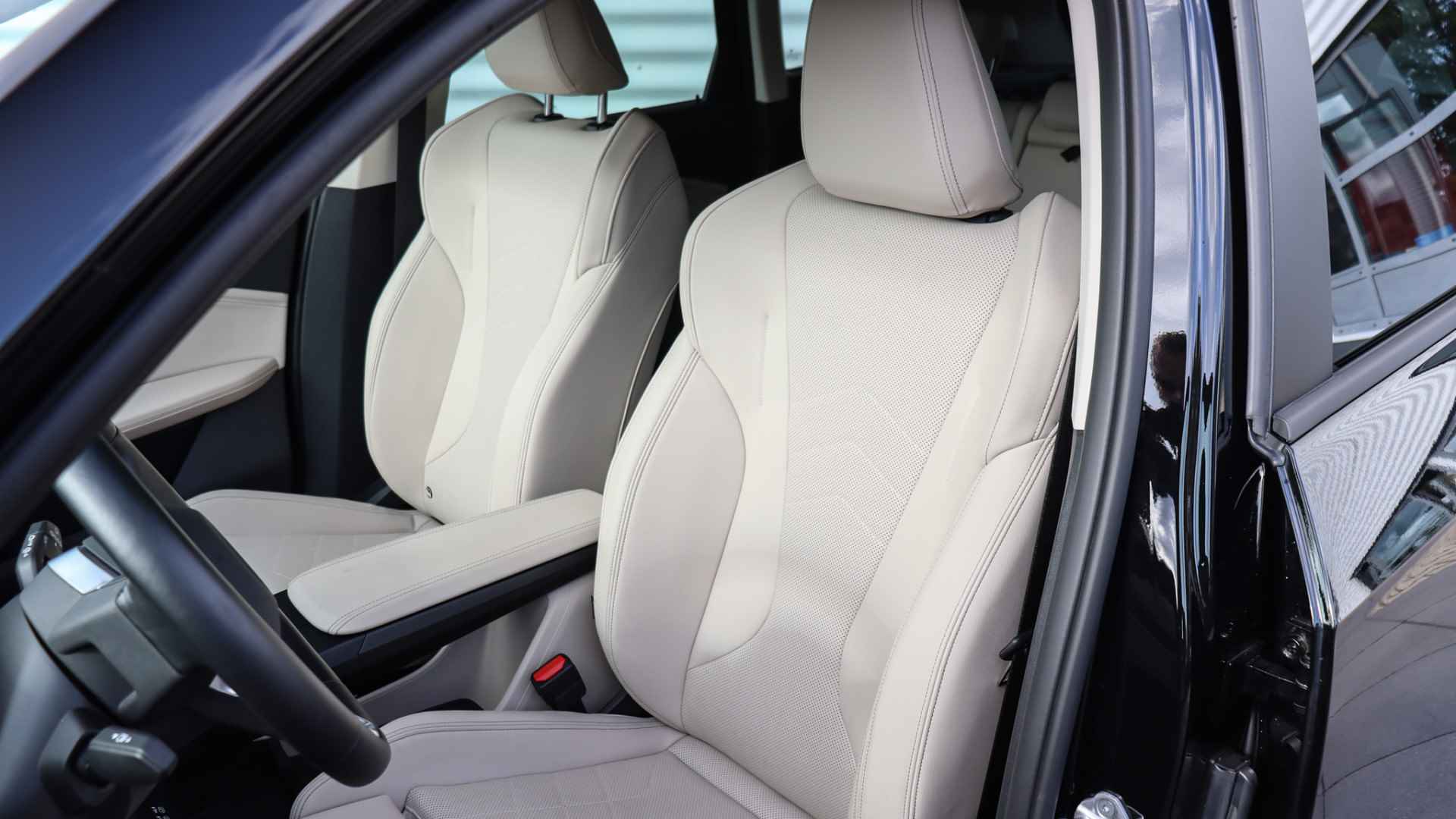 BMW iX1 xDrive30 Launch Edition | Achteruitrijcamera | Widescreen | Leder - 7/23