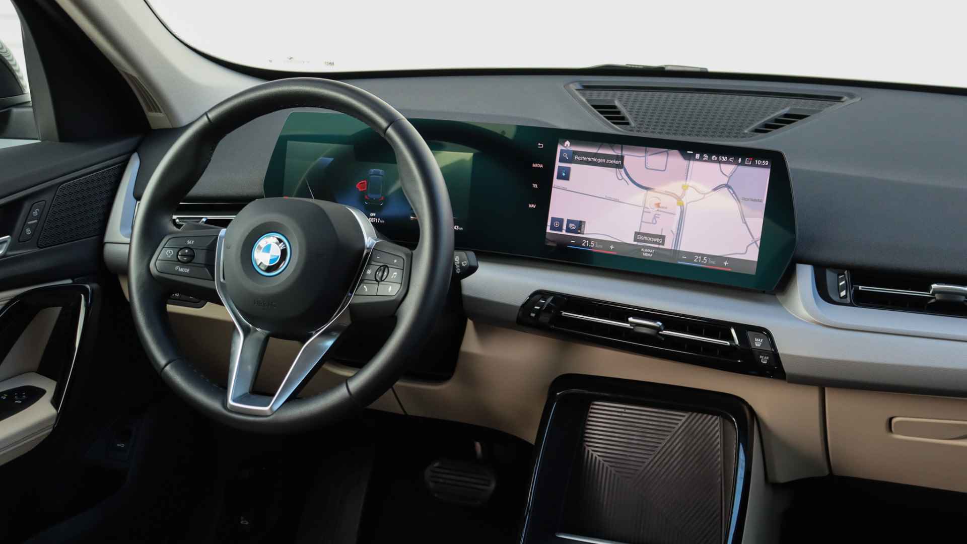 BMW iX1 xDrive30 Launch Edition | Achteruitrijcamera | Widescreen | Leder - 8/23