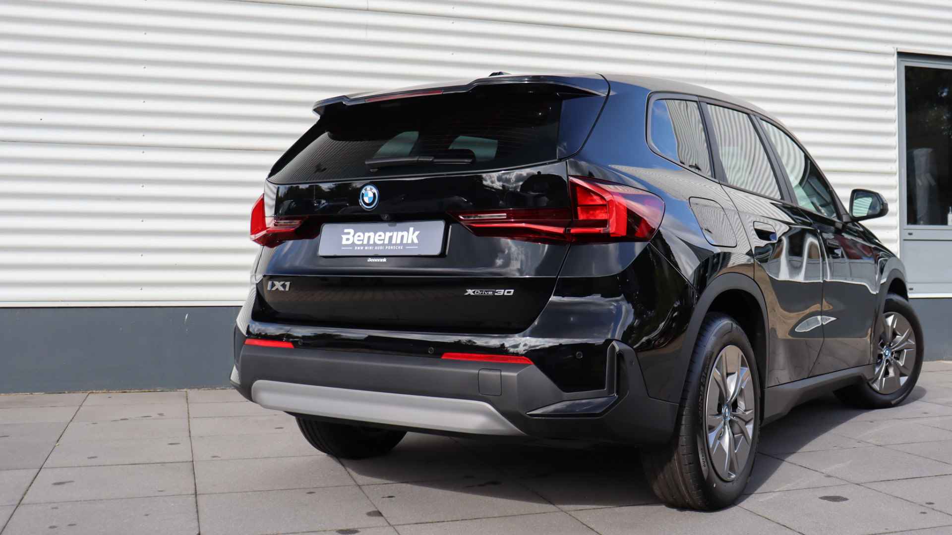 BMW iX1 xDrive30 Launch Edition | Achteruitrijcamera | Widescreen | Leder - 16/23