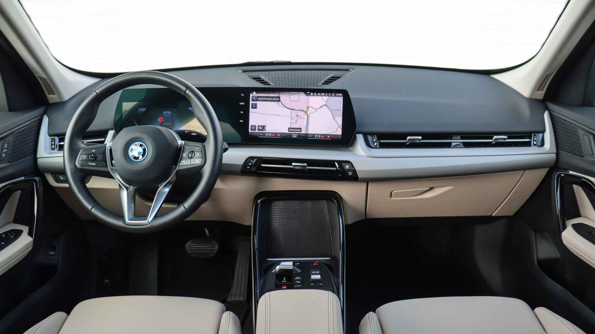 BMW iX1 xDrive30 Launch Edition | Achteruitrijcamera | Widescreen | Leder - 23/23