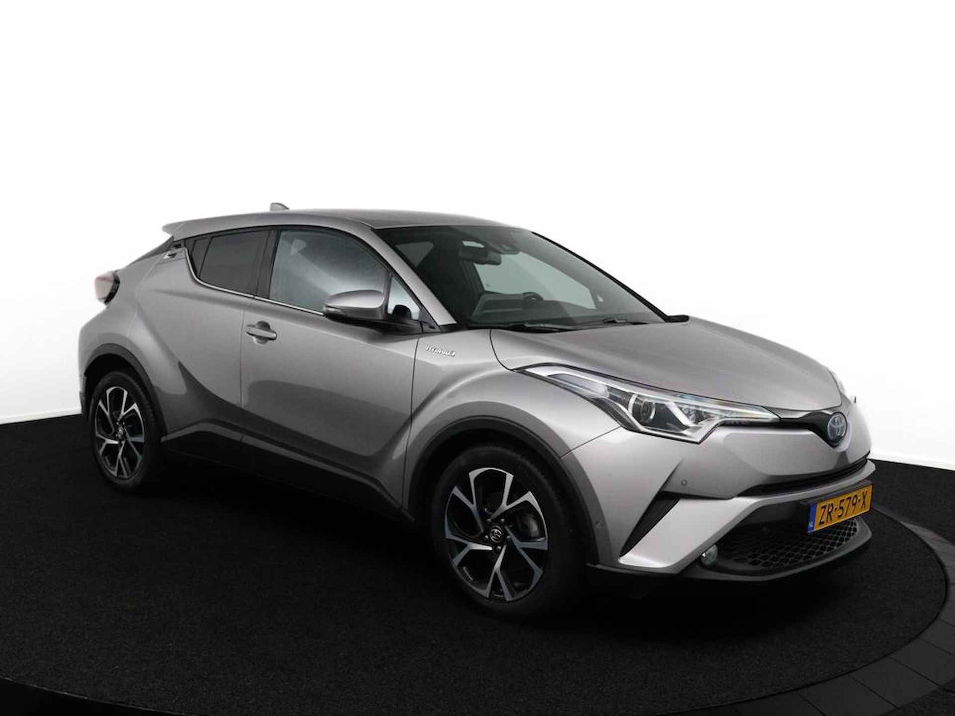 Toyota C-HR 1.8 Hybrid Business Intro | Parkeersensoren Rondom | Dodehoek Detectie | Stoelverwarming | Navigatie | Led Verlichting | - 4/48