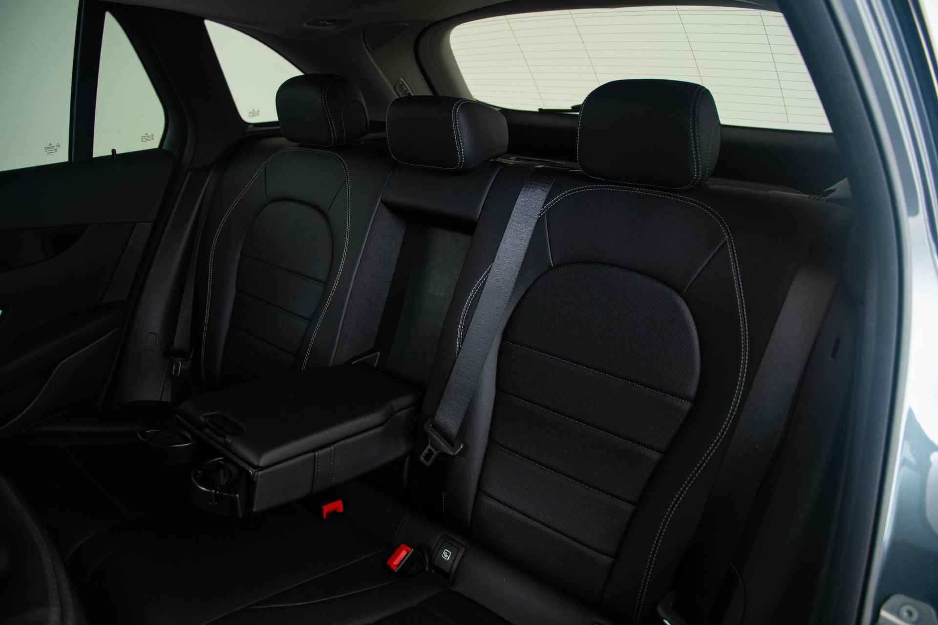 Mercedes-Benz GLC-klasse 200 Business Solution Limited Trekhaak - Aanhangwagenassistent - Parkeerpakket & camera - Stoelverwarming - warmtewerend glas - LED Koplampen - 12/40
