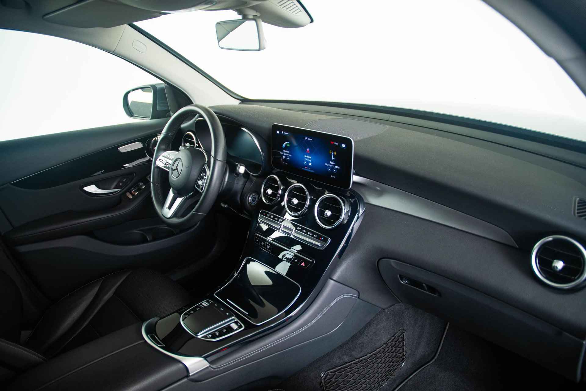 Mercedes-Benz GLC-klasse 200 Business Solution Limited Trekhaak - Aanhangwagenassistent - Parkeerpakket & camera - Stoelverwarming - warmtewerend glas - LED Koplampen - 20/40