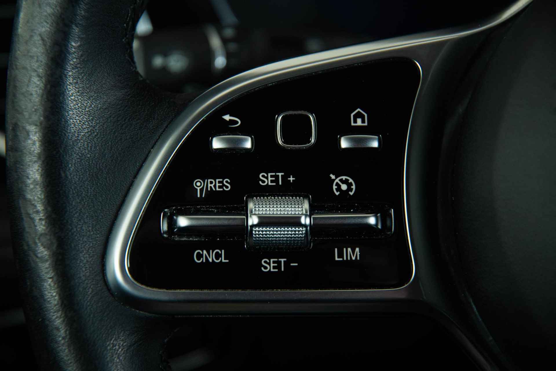 Mercedes-Benz GLC-klasse 200 Business Solution Limited Trekhaak - Aanhangwagenassistent - Parkeerpakket & camera - Stoelverwarming - warmtewerend glas - LED Koplampen - 22/40