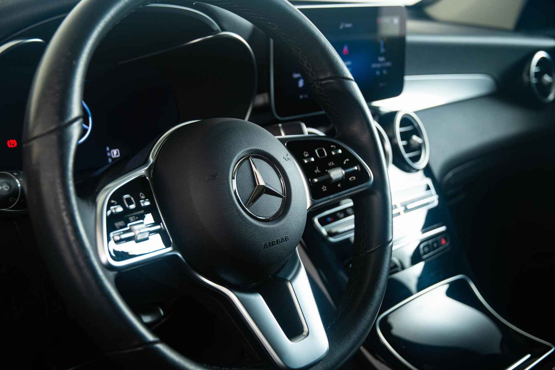 Mercedes-Benz GLC-klasse 200 Business Solution Limited Trekhaak - Aanhangwagenassistent - Parkeerpakket & camera - Stoelverwarming - warmtewerend glas - LED Koplampen - 23/40