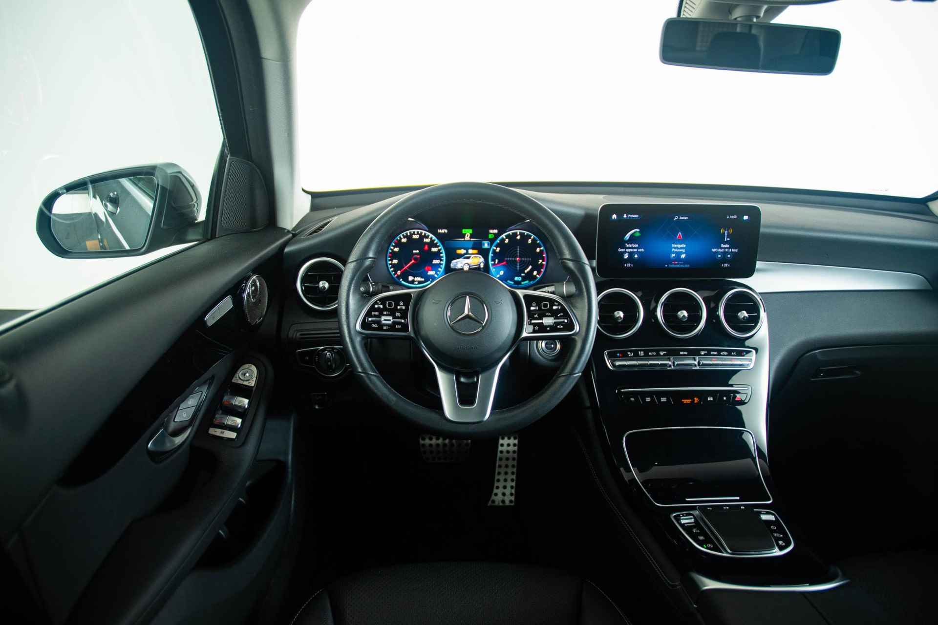 Mercedes-Benz GLC-klasse 200 Business Solution Limited Trekhaak - Aanhangwagenassistent - Parkeerpakket & camera - Stoelverwarming - warmtewerend glas - LED Koplampen - 25/40
