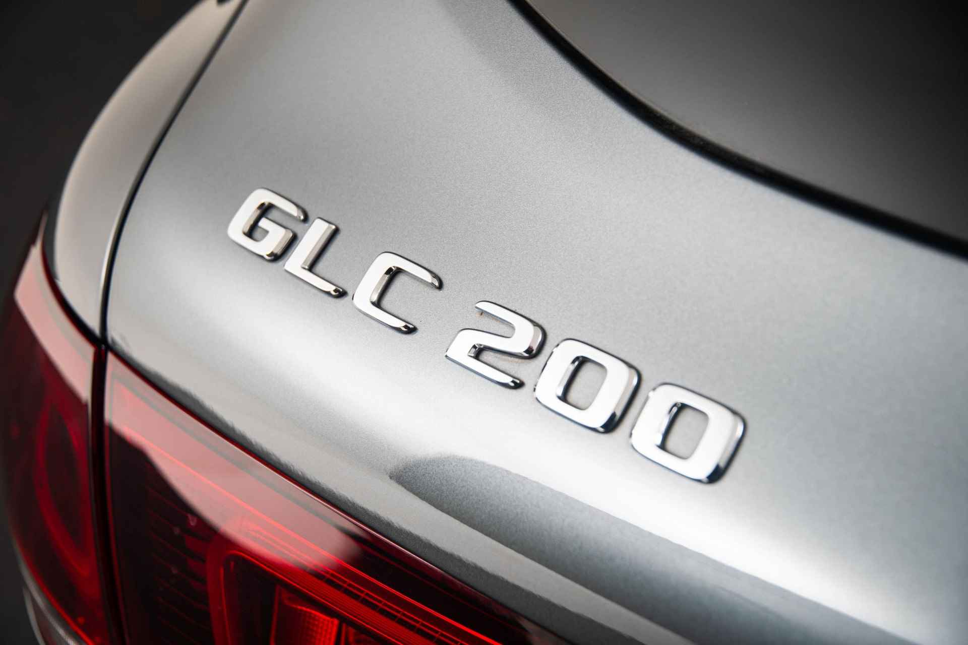 Mercedes-Benz GLC-klasse 200 Business Solution Limited Trekhaak - Aanhangwagenassistent - Parkeerpakket & camera - Stoelverwarming - warmtewerend glas - LED Koplampen - 38/40