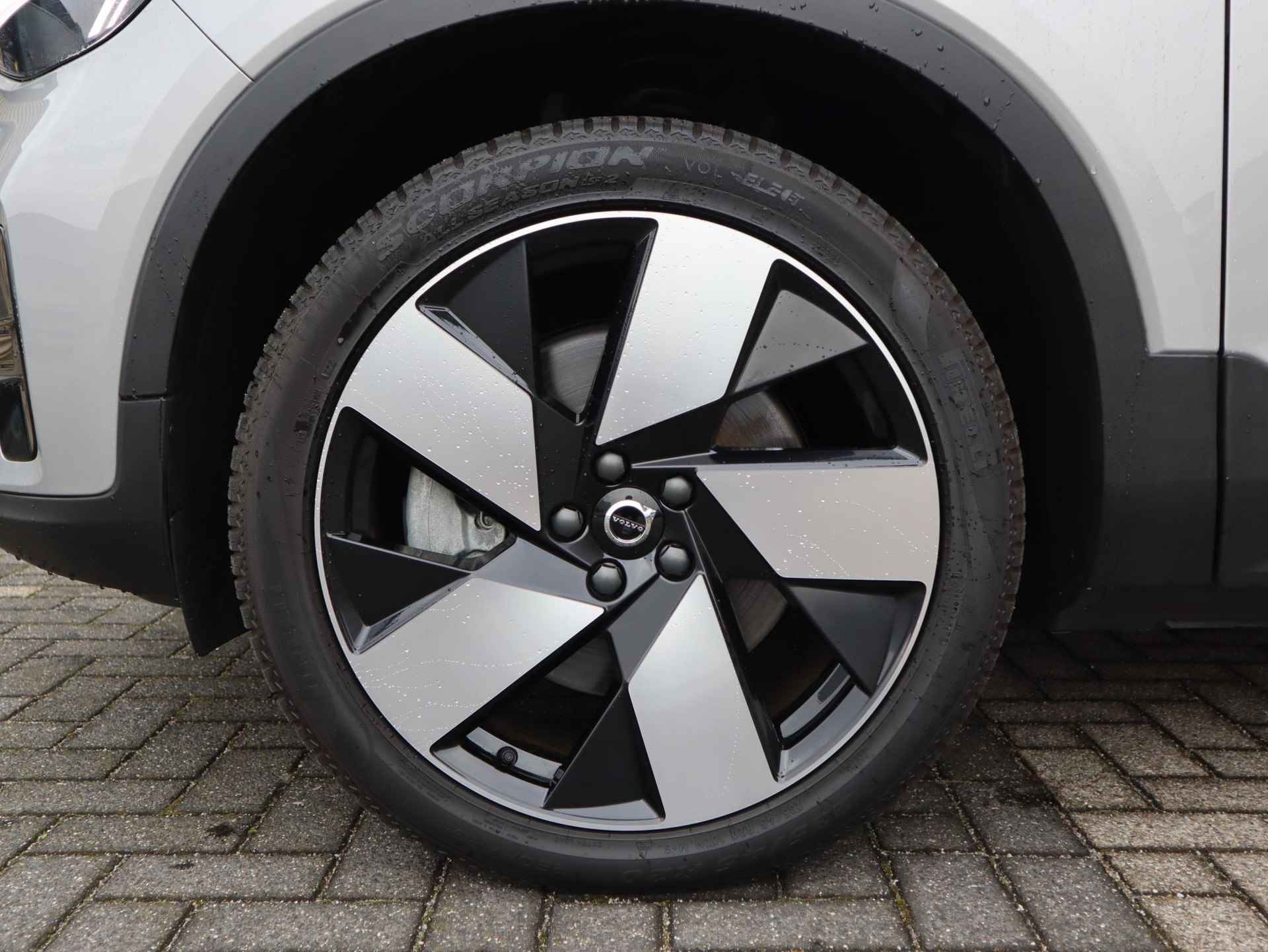 Volvo C40 Recharge Plus 69 kWh | 20 Inch | Glazen dak | Stoelverwarming | Stuurverwarming - 9/50