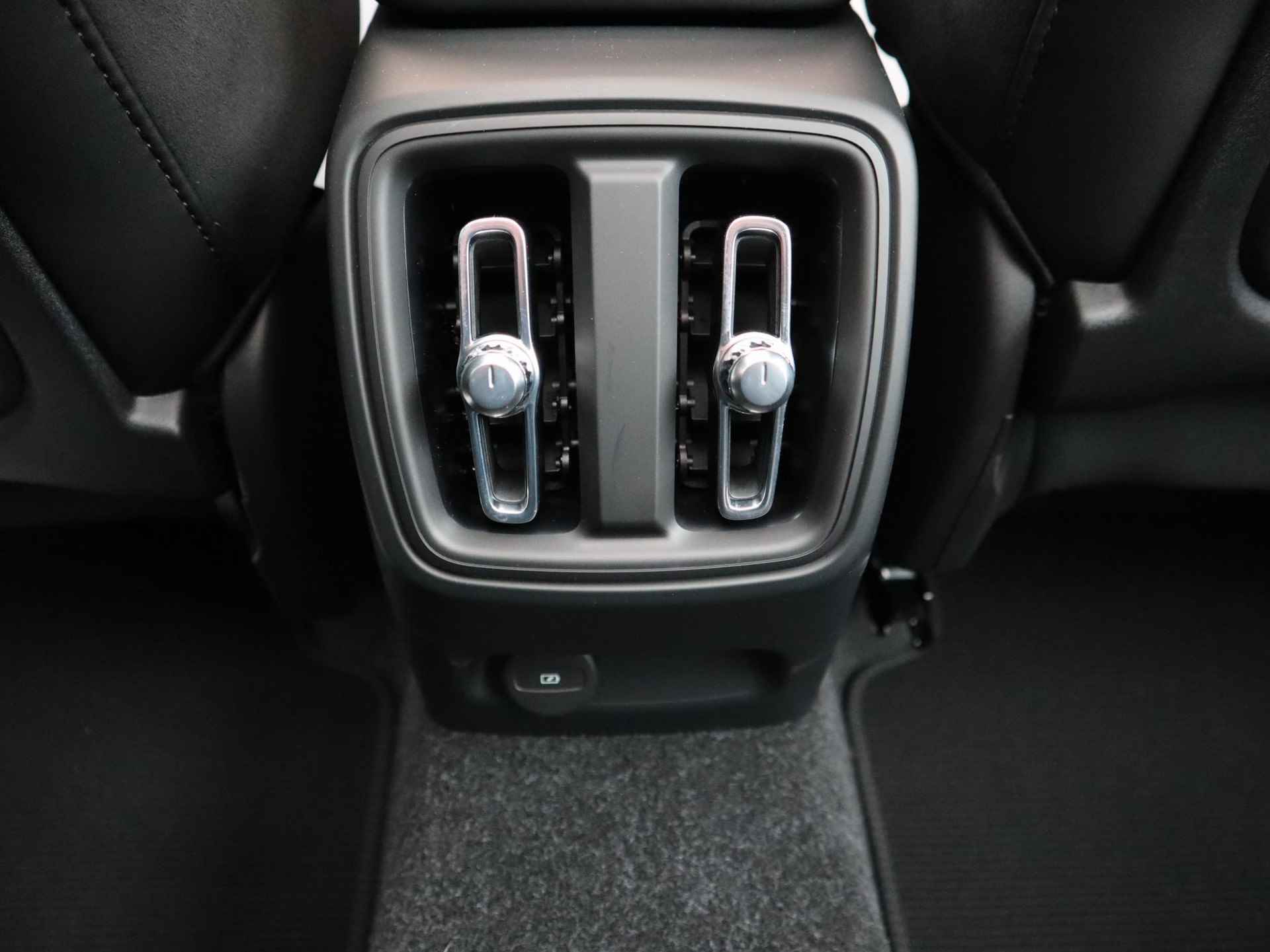 Volvo C40 Recharge Plus 69 kWh | 20 Inch | Glazen dak | Stoelverwarming | Stuurverwarming - 25/50