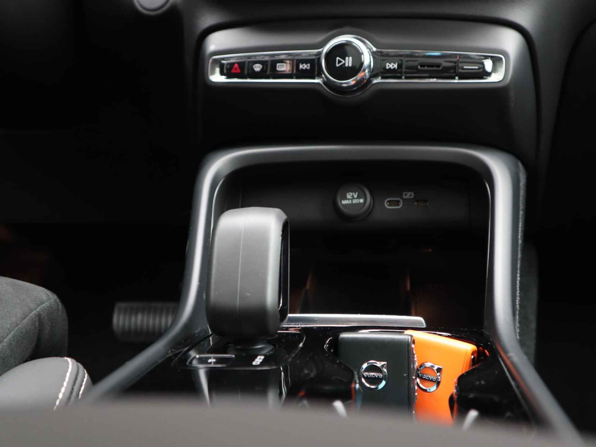 Volvo C40 Recharge Plus 69 kWh | 20 Inch | Glazen dak | Stoelverwarming | Stuurverwarming - 29/50