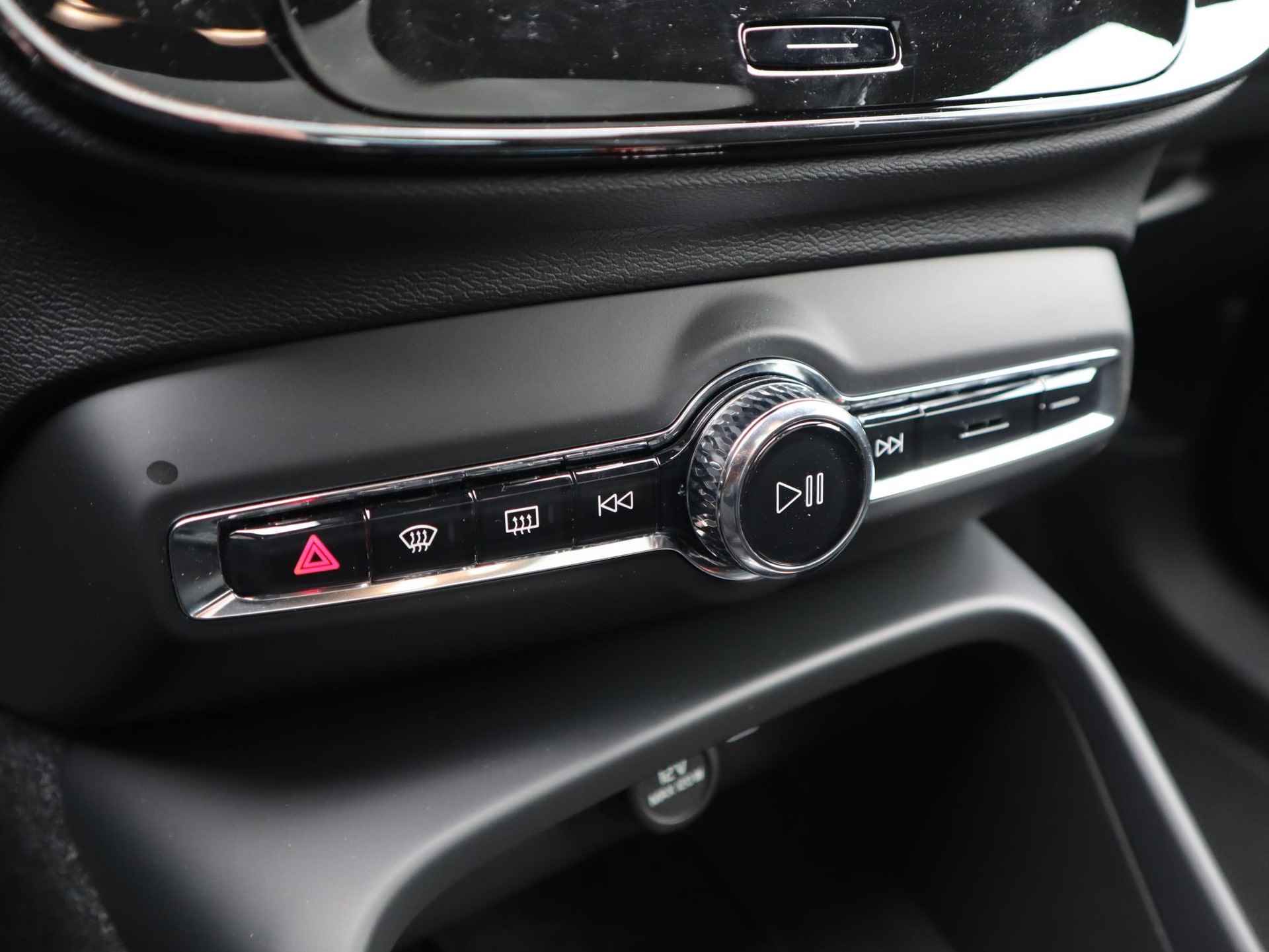 Volvo C40 Recharge Plus 69 kWh | 20 Inch | Glazen dak | Stoelverwarming | Stuurverwarming - 38/50