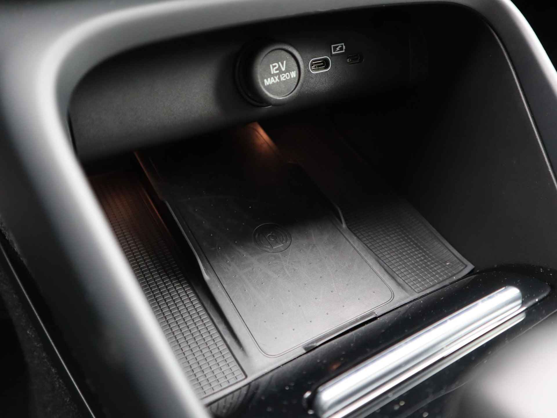 Volvo C40 Recharge Plus 69 kWh | 20 Inch | Glazen dak | Stoelverwarming | Stuurverwarming - 39/50