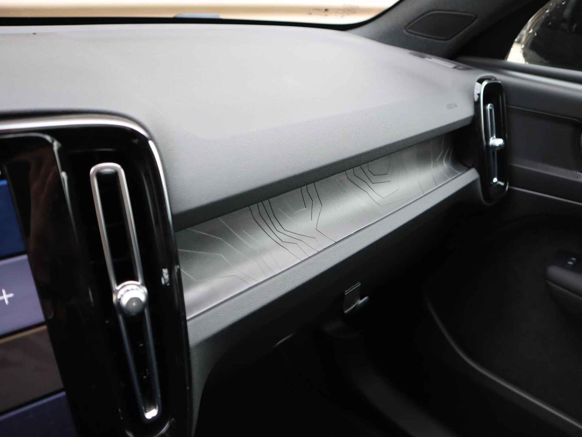 Volvo C40 Recharge Plus 69 kWh | 20 Inch | Glazen dak | Stoelverwarming | Stuurverwarming - 41/50
