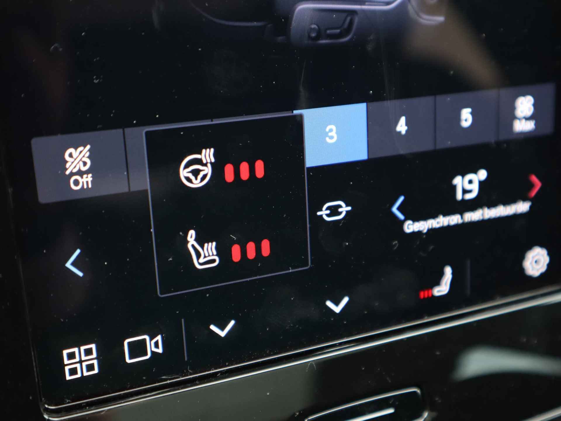 Volvo C40 Recharge Plus 69 kWh | 20 Inch | Glazen dak | Stoelverwarming | Stuurverwarming - 49/50