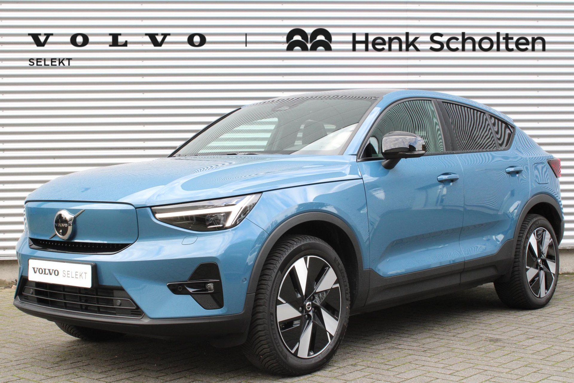 Volvo C40 Single Motor Extended Range Ultimate 82 kWh, Pixel LED Koplampen, Panoramadak, Harman/Kardon Premium Geluidssysteem, Power Seats Met Geheugen, Lichtmetalen Velgen, Extra Getint Glas, Elektrisch Bedienbare Achterklep, Keyless Entry, BLIS Dodehoekdetectie, Adaptieve Cruise Control Met Stuurhulp