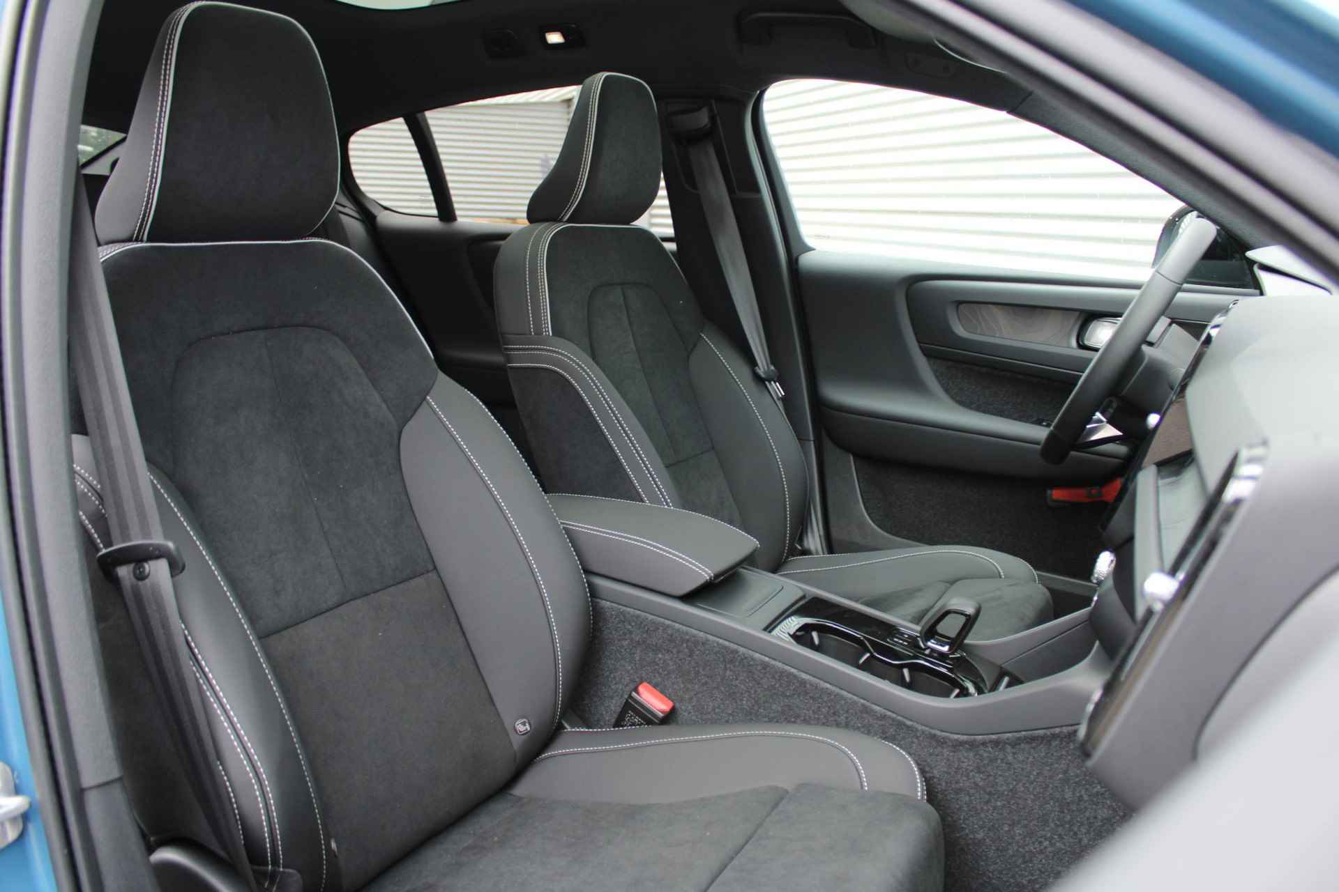 Volvo C40 Single Motor Extended Range Ultimate 82 kWh, Pixel LED Koplampen, Panoramadak, Harman/Kardon Premium Geluidssysteem, Power Seats Met Geheugen, Lichtmetalen Velgen, Extra Getint Glas, Elektrisch Bedienbare Achterklep, Keyless Entry, BLIS Dodehoekdetectie, Adaptieve Cruise Control Met Stuurhulp - 3/26