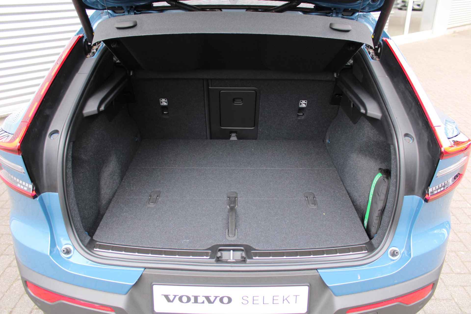 Volvo C40 Single Motor Extended Range Ultimate 82 kWh, Pixel LED Koplampen, Panoramadak, Harman/Kardon Premium Geluidssysteem, Power Seats Met Geheugen, Lichtmetalen Velgen, Extra Getint Glas, Elektrisch Bedienbare Achterklep, Keyless Entry, BLIS Dodehoekdetectie, Adaptieve Cruise Control Met Stuurhulp - 22/26