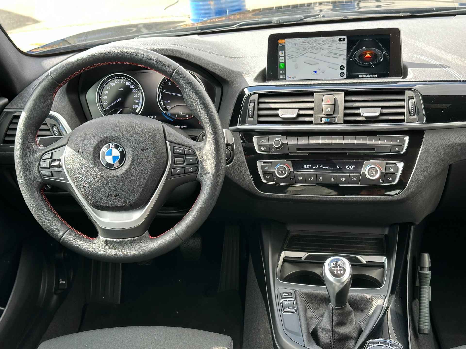 BMW 1-serie 116i Sport Line Edition Apple CarPlay | Sportstoelen verwarmd | Parkeersensoren achter - 5/38