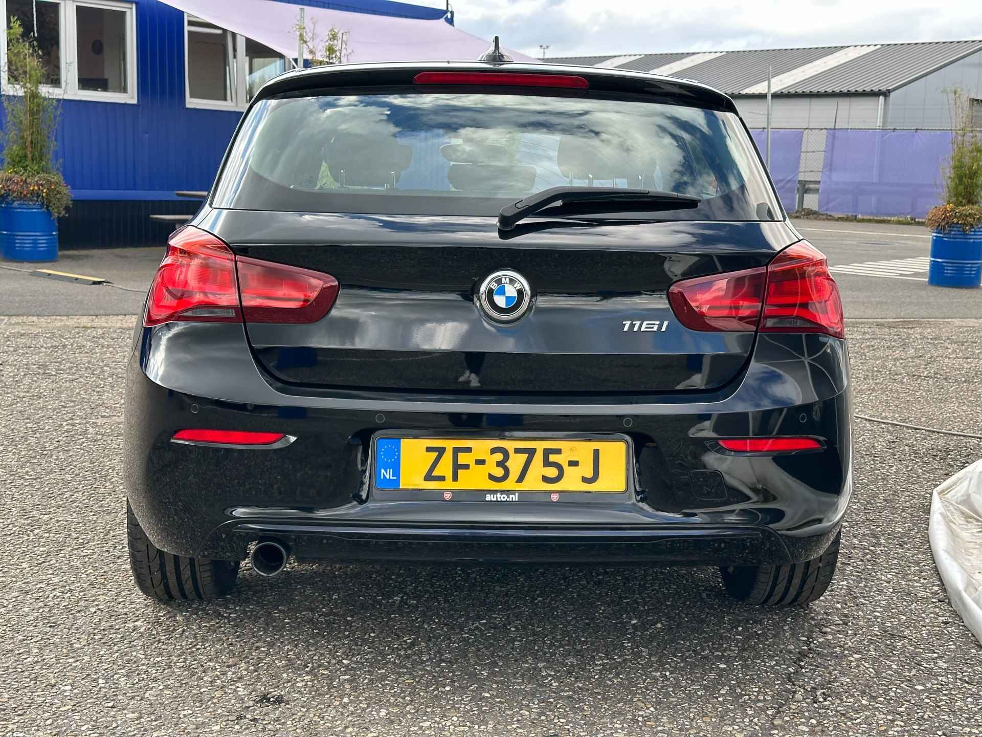 BMW 1-serie 116i Sport Line Edition Apple CarPlay | Sportstoelen verwarmd | Parkeersensoren achter - 17/38