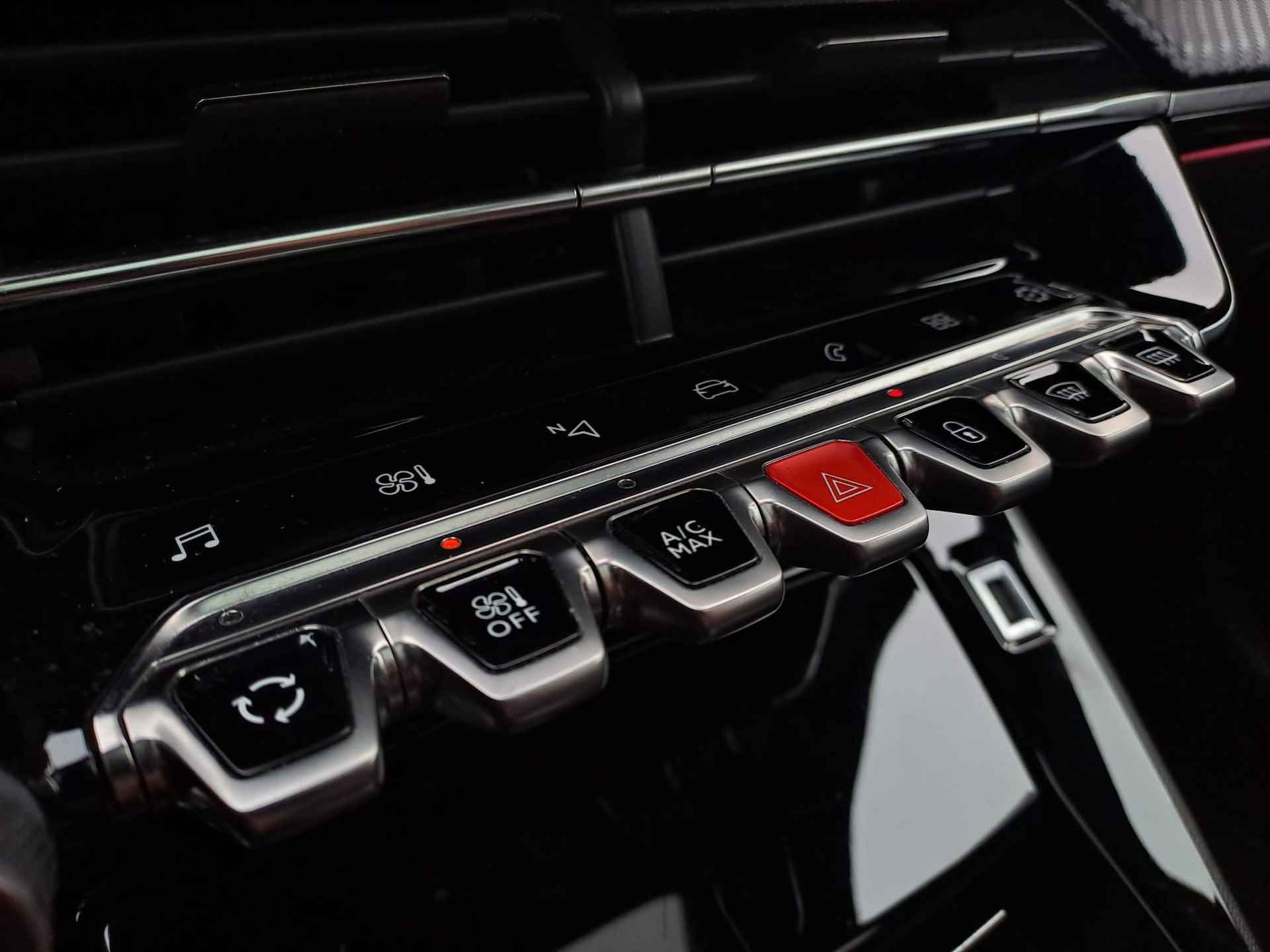 Peugeot 208 1.2 PureTech GT-Line |  Glazen panoramadak | Navigatie | Zeer sportief! - 14/27