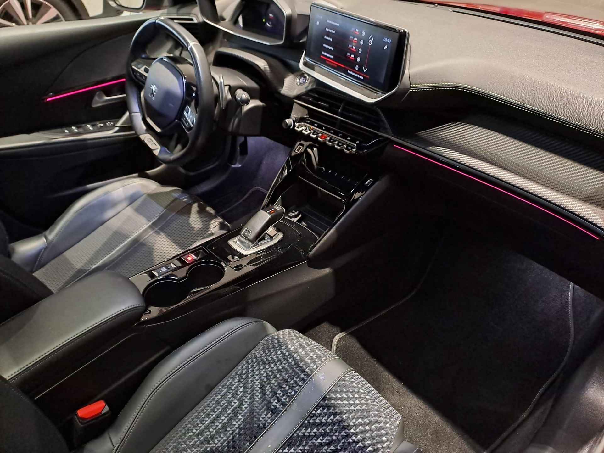 Peugeot 208 1.2 PureTech GT-Line |  Glazen panoramadak | Navigatie | Zeer sportief! - 15/27