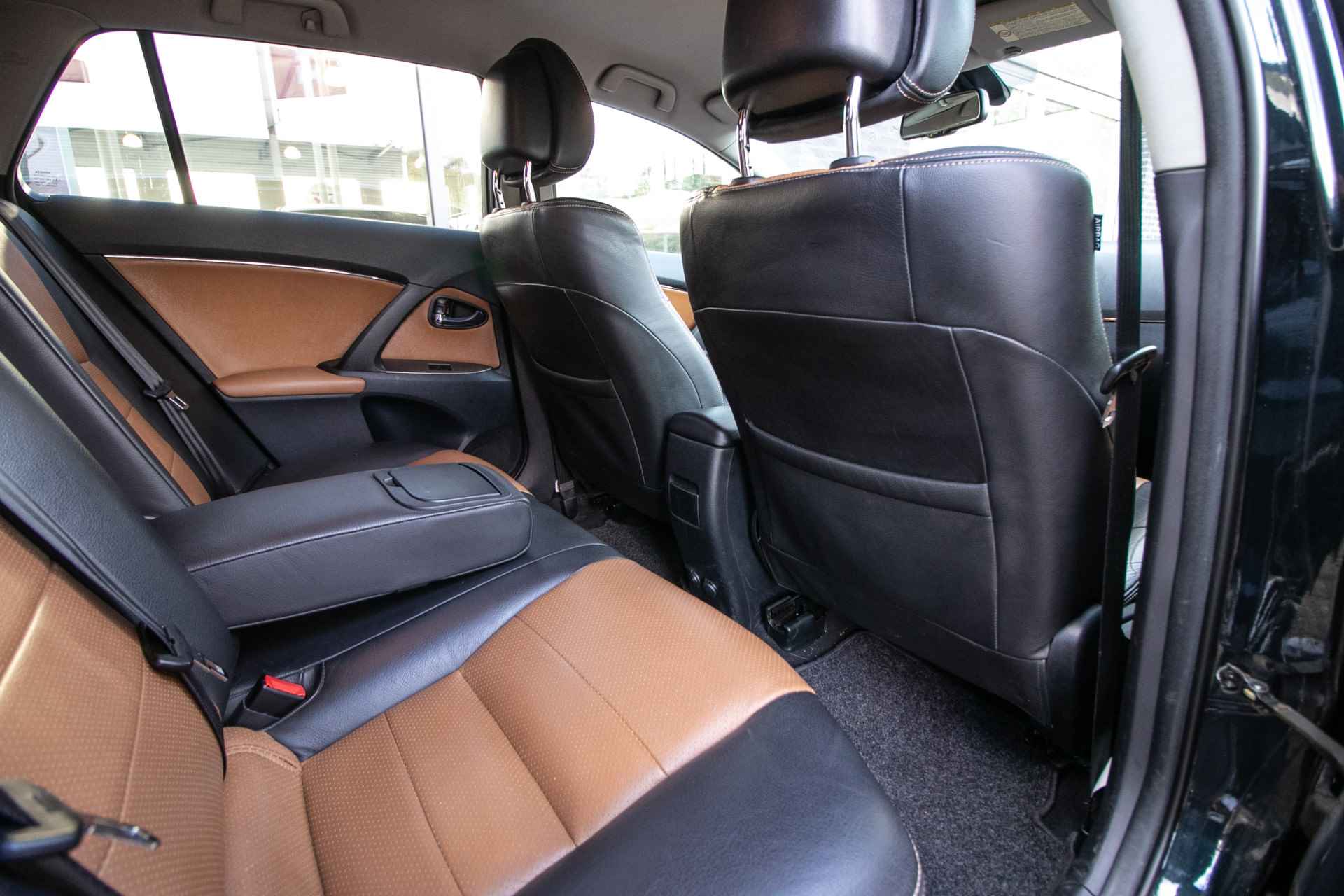 Toyota Avensis wagon 1.8 VVTi Business automaat - All-in rijklrprs | afn. trekhaak | leder | cruise control - 6/37
