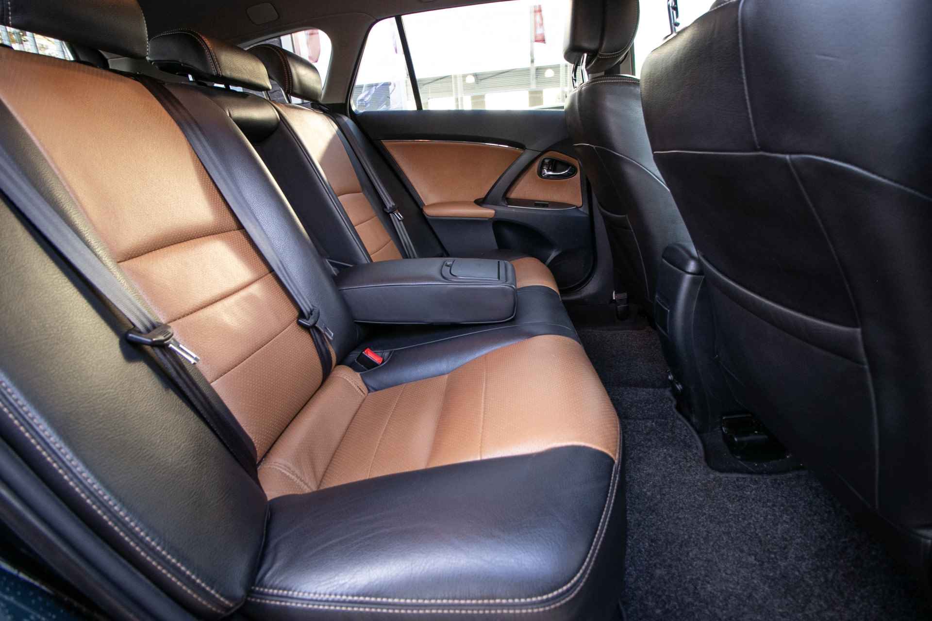 Toyota Avensis wagon 1.8 VVTi Business automaat - All-in rijklrprs | afn. trekhaak | leder | cruise control - 7/37