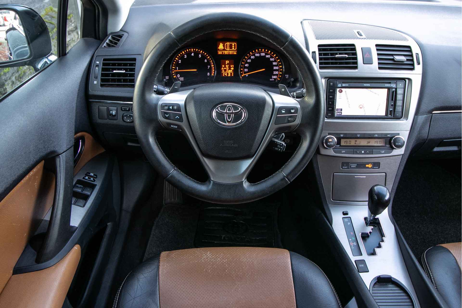 Toyota Avensis wagon 1.8 VVTi Business automaat - All-in rijklrprs | afn. trekhaak | leder | cruise control - 11/37