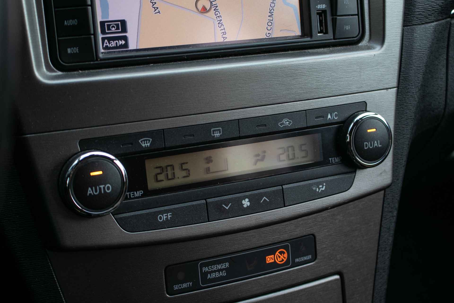 Toyota Avensis wagon 1.8 VVTi Business automaat - All-in rijklrprs | afn. trekhaak | leder | cruise control - 17/37