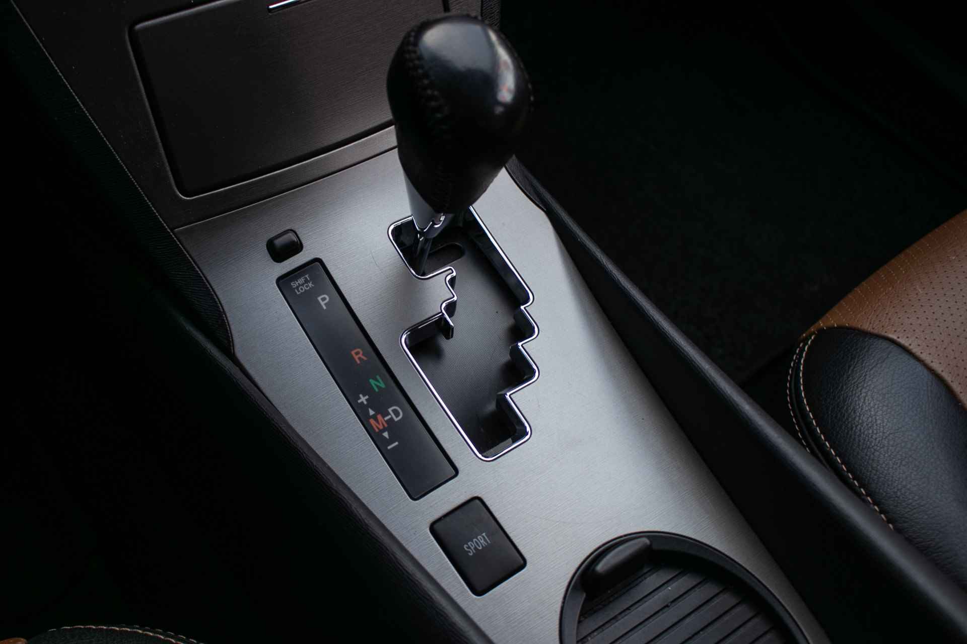 Toyota Avensis wagon 1.8 VVTi Business automaat - All-in rijklrprs | afn. trekhaak | leder | cruise control - 18/37