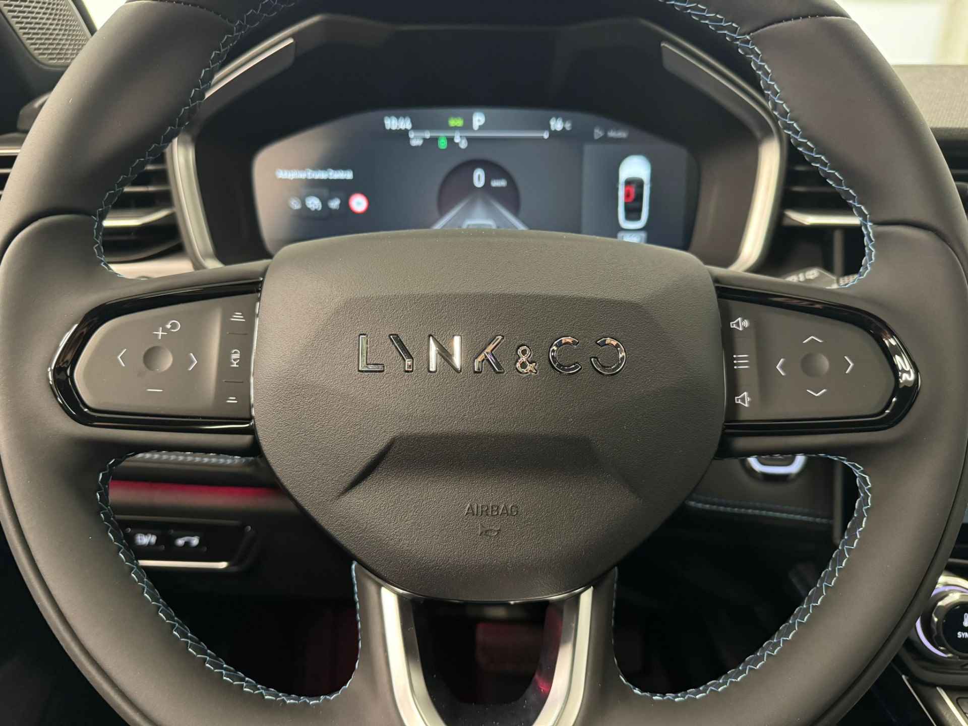 Lynk & Co 01 1.5 | Panoramadak | Adaptive Cruise | BLIS | 360 Camera | Infinity Audio | Elektrische Stoel | Stuurverwarming | Keyless | Trekh - 24/57