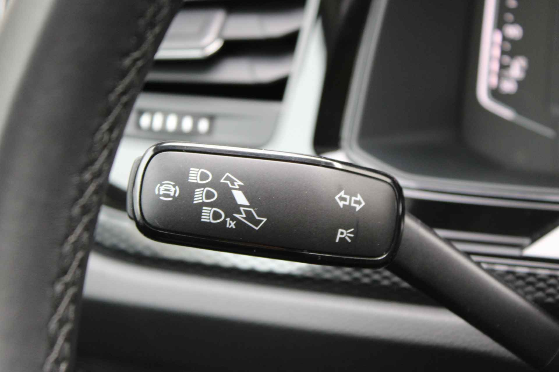 Volkswagen Polo Life Business 1.0 TSI 95 pk DSG | Camera | PDC v+a | Apple Carplay | Stoelverwarming | 15"Lmv | LED - 22/44