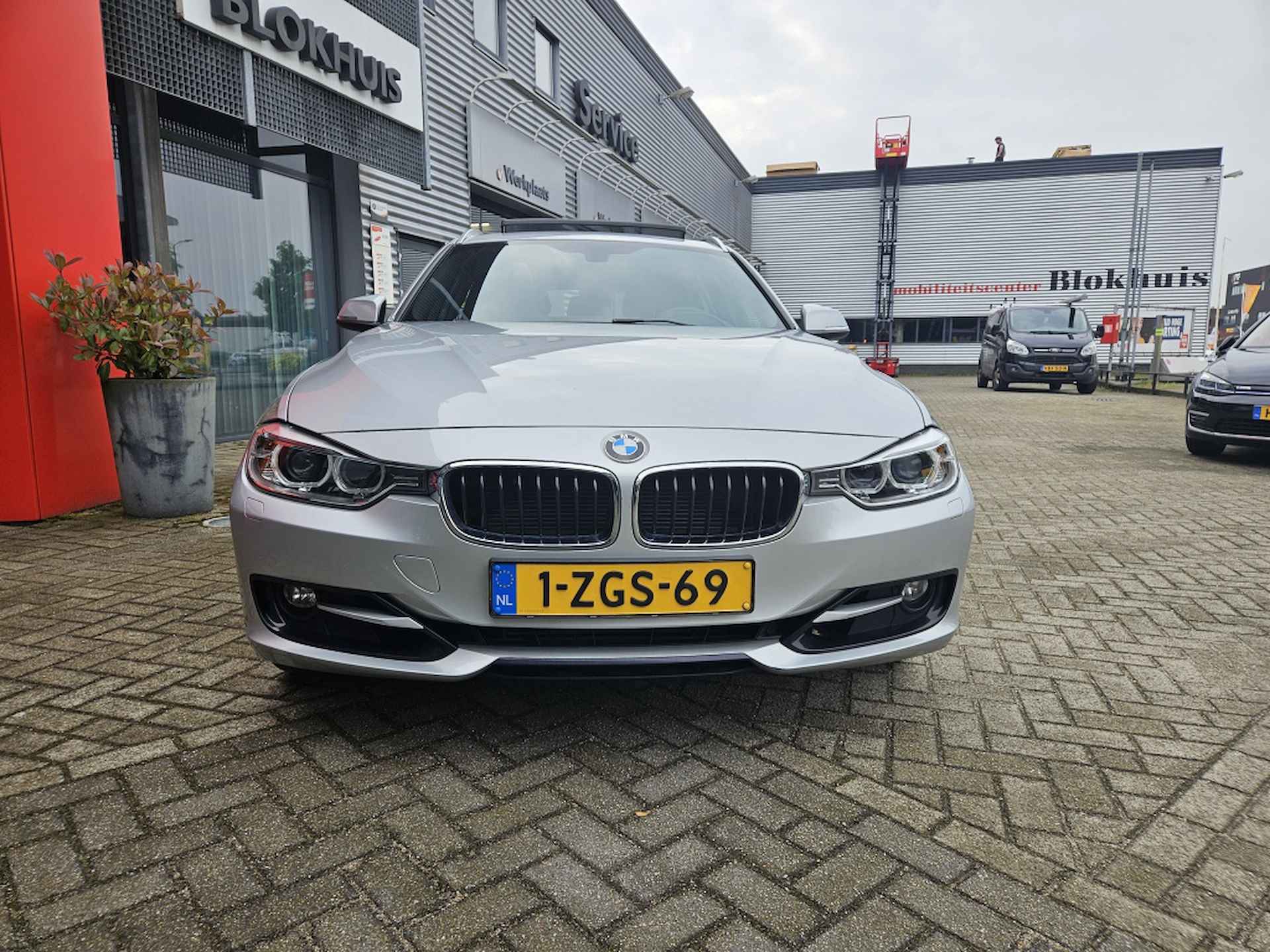 Bmw 3-serie Touring 320i High Executive | Panodak | Navi - 3/28