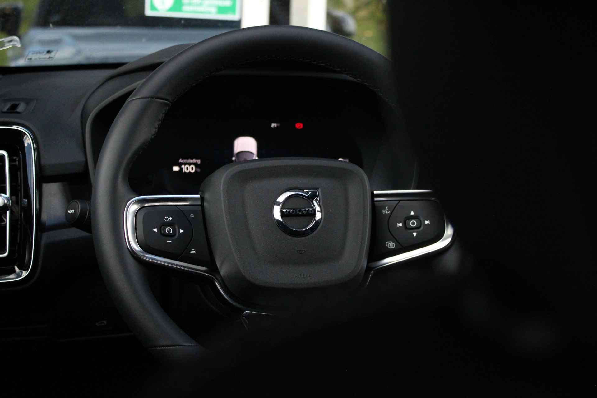 Volvo XC40 Single Motor Extended Range Ultimate | Harman/Kardon | 360° Camera | 20" | Pixel Led | Panoramadak | Zwarte Logo's - 23/43