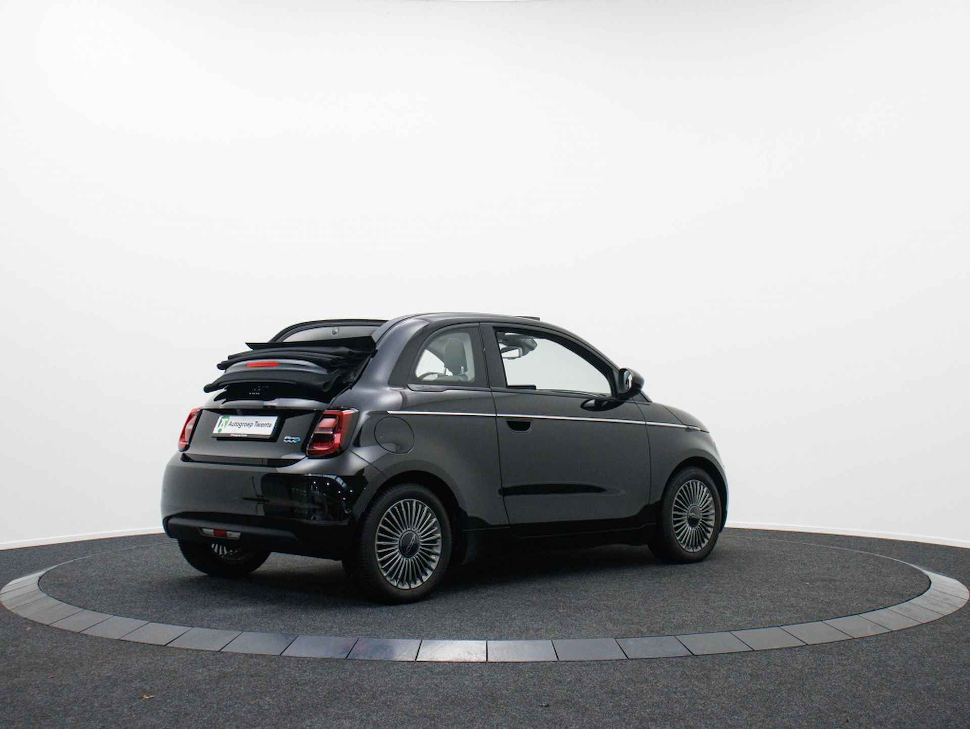 Fiat 500 Cabrio Icon 42 kWh | Electric | Private lease 339 p.m. - 7/41