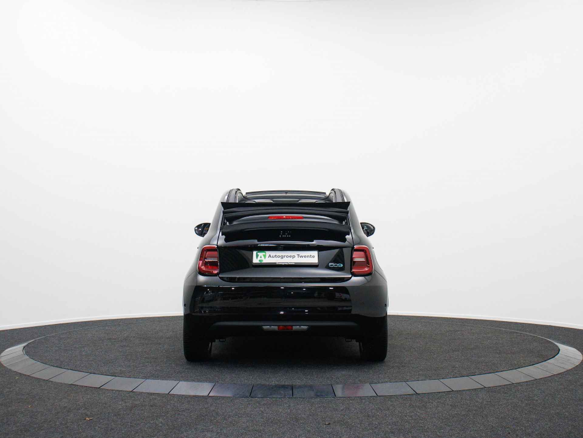 Fiat 500 Cabrio Icon 42 kWh | Electric | Private lease 339 p.m. - 9/41