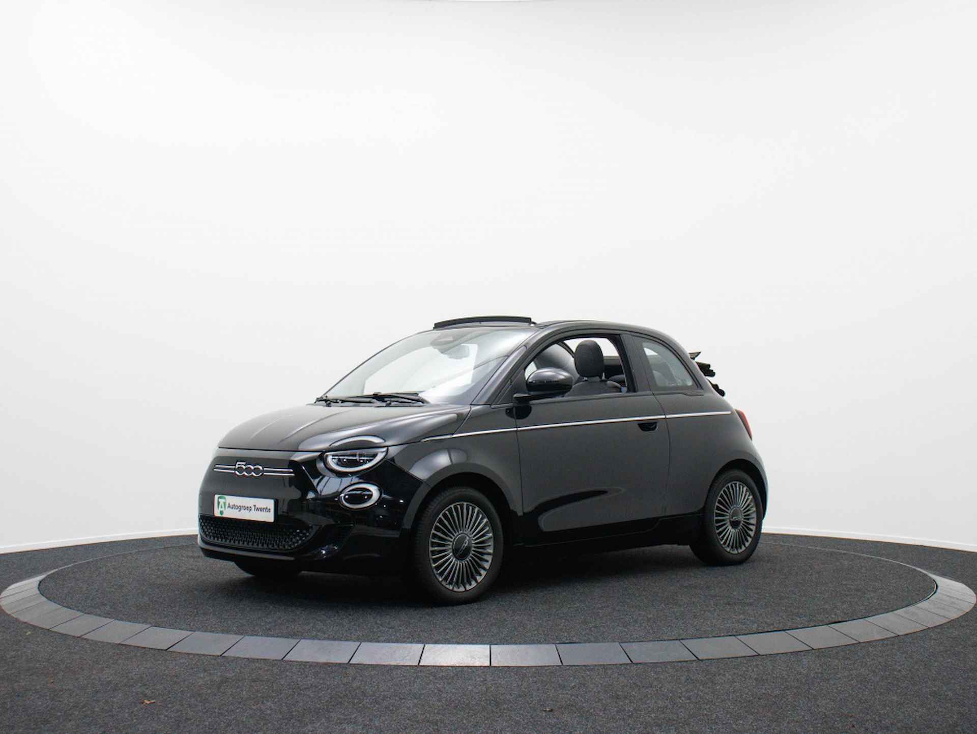 Fiat 500 Cabrio Icon 42 kWh | Electric | Private lease 339 p.m. - 13/41